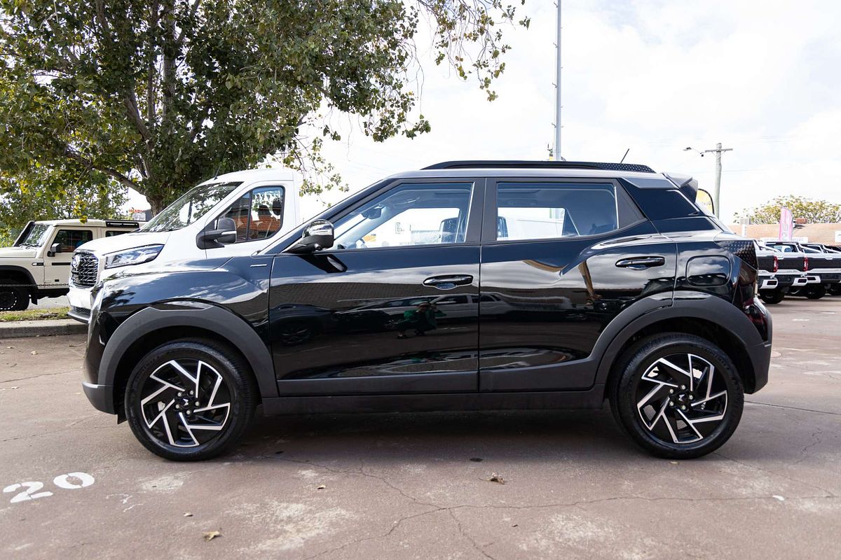 2025 Mahindra XUV3XO AX7L