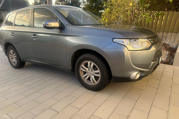 2013 Mitsubishi Outlander LS ZJ
