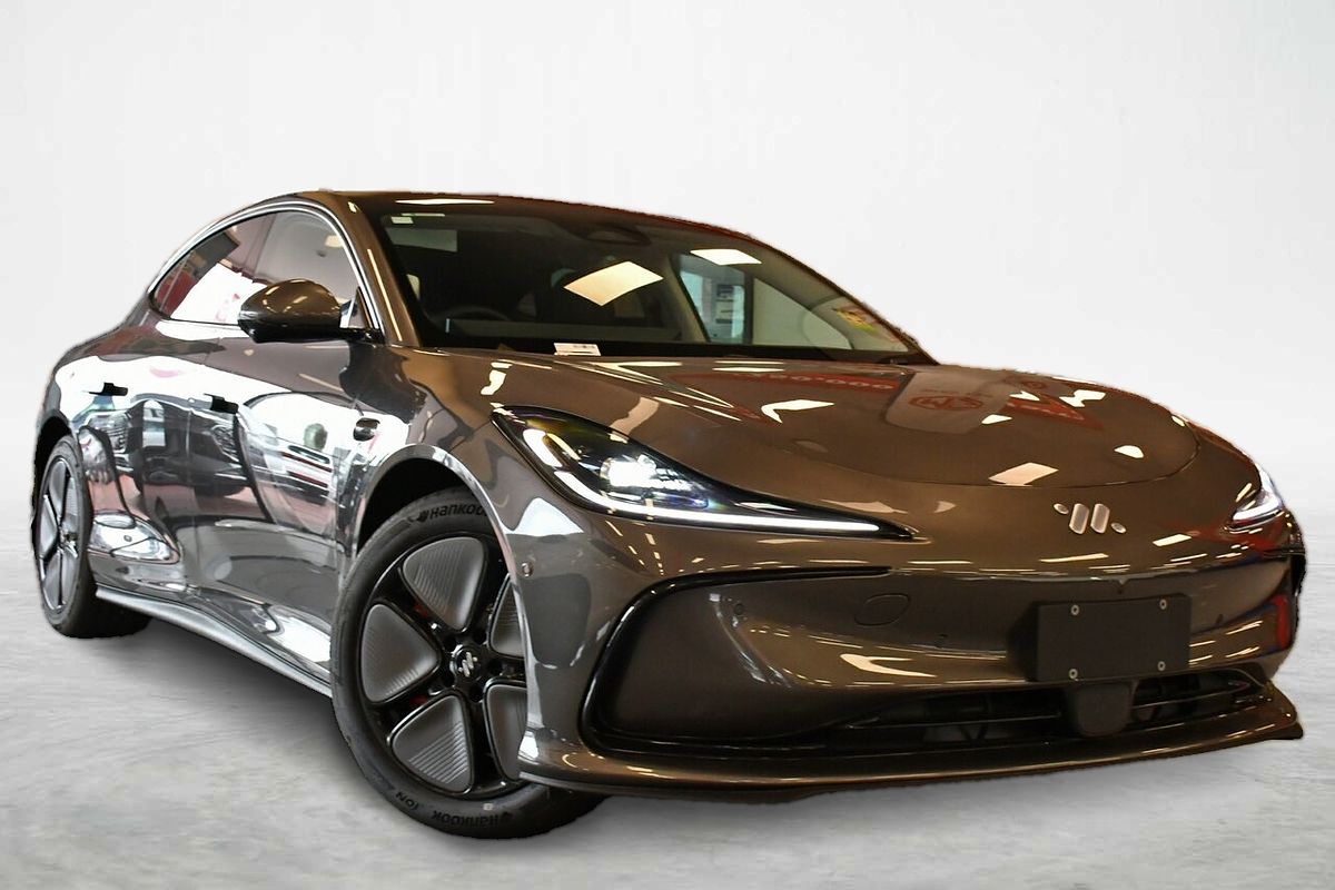 2025 MG IM5 Premium P12L