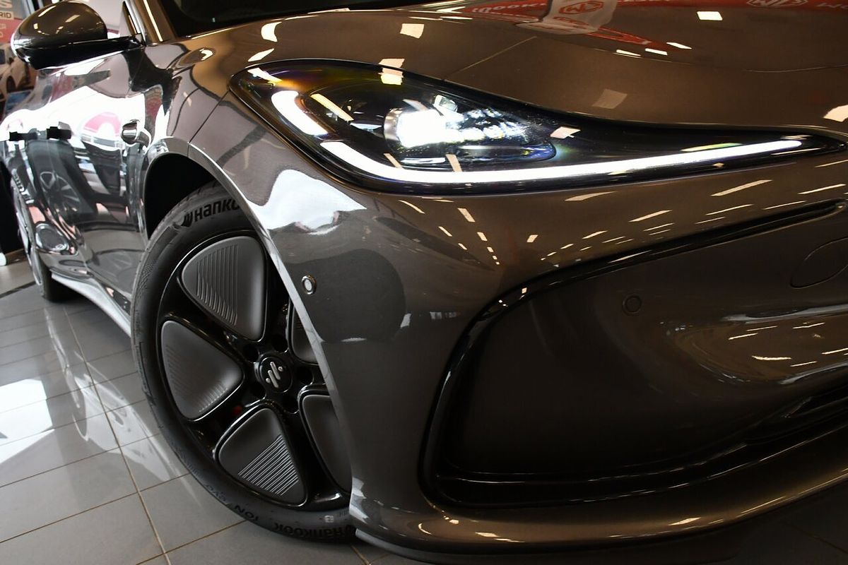2025 MG IM5 Premium P12L