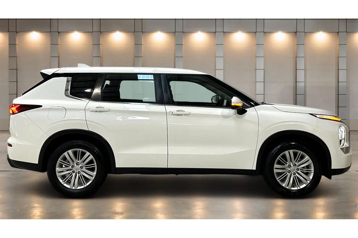 2024 Mitsubishi Outlander ES ZM
