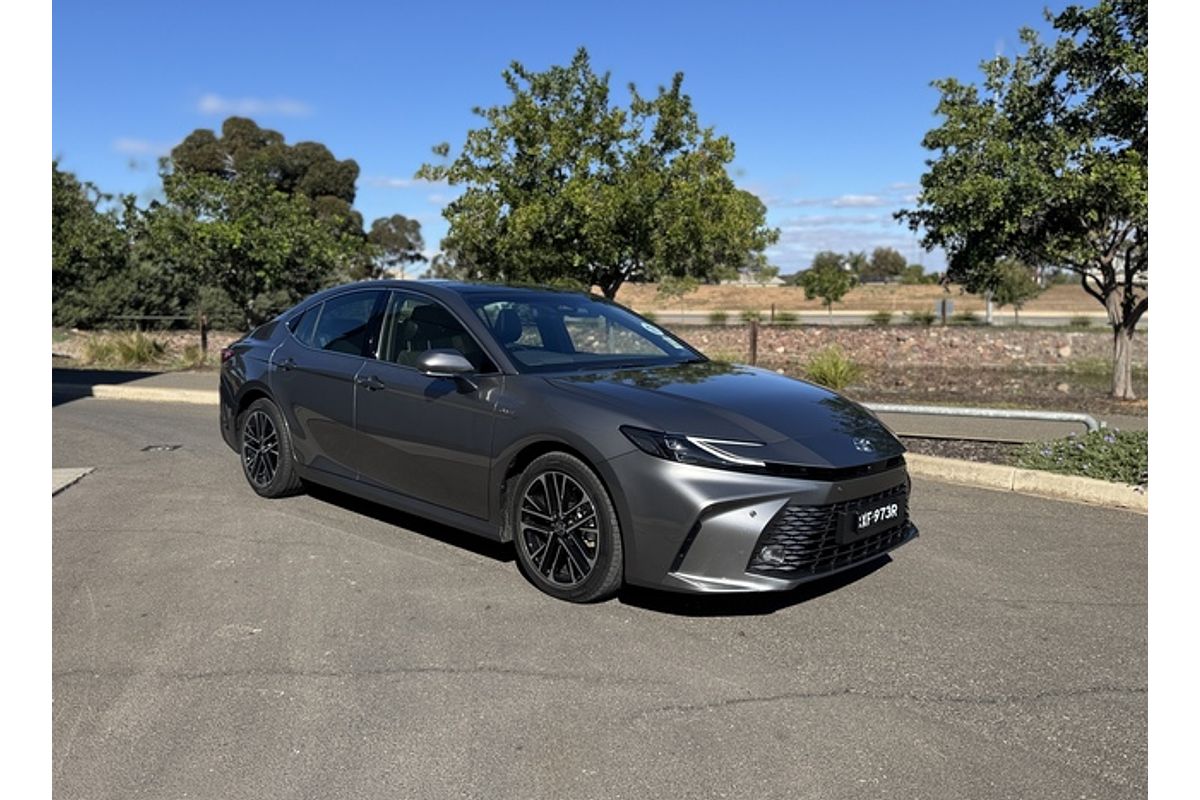 2025 Toyota Camry SL AXVH80R