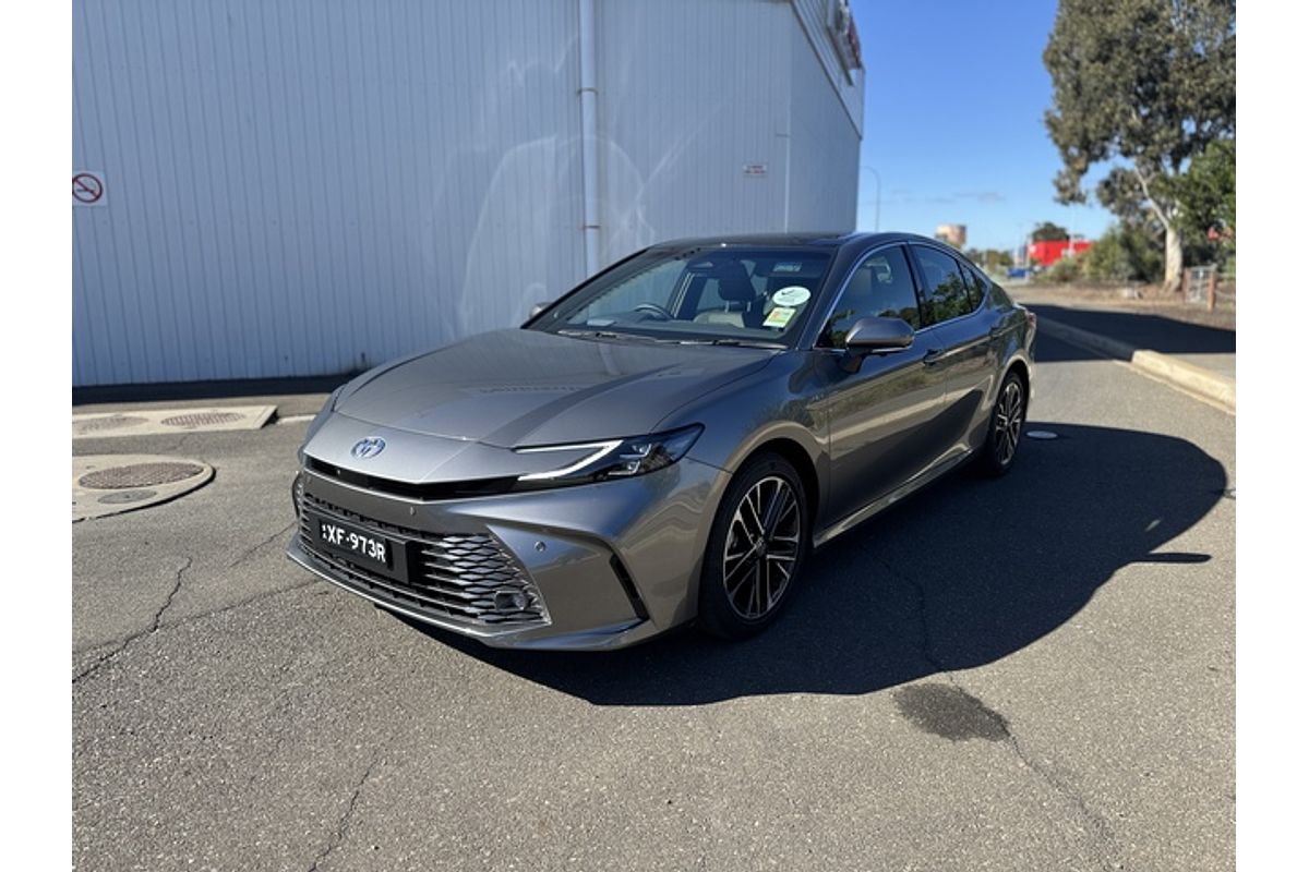 2025 Toyota Camry SL AXVH80R