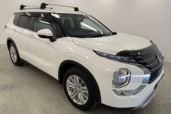 2024 Mitsubishi Outlander LS ZM