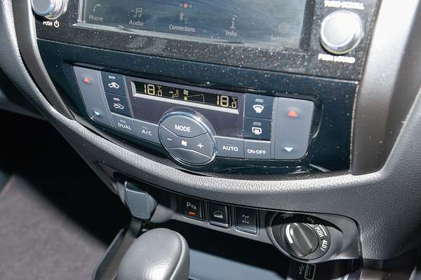 2024 Nissan Navara PRO-4X Warrior D23 4X4 thumb-13