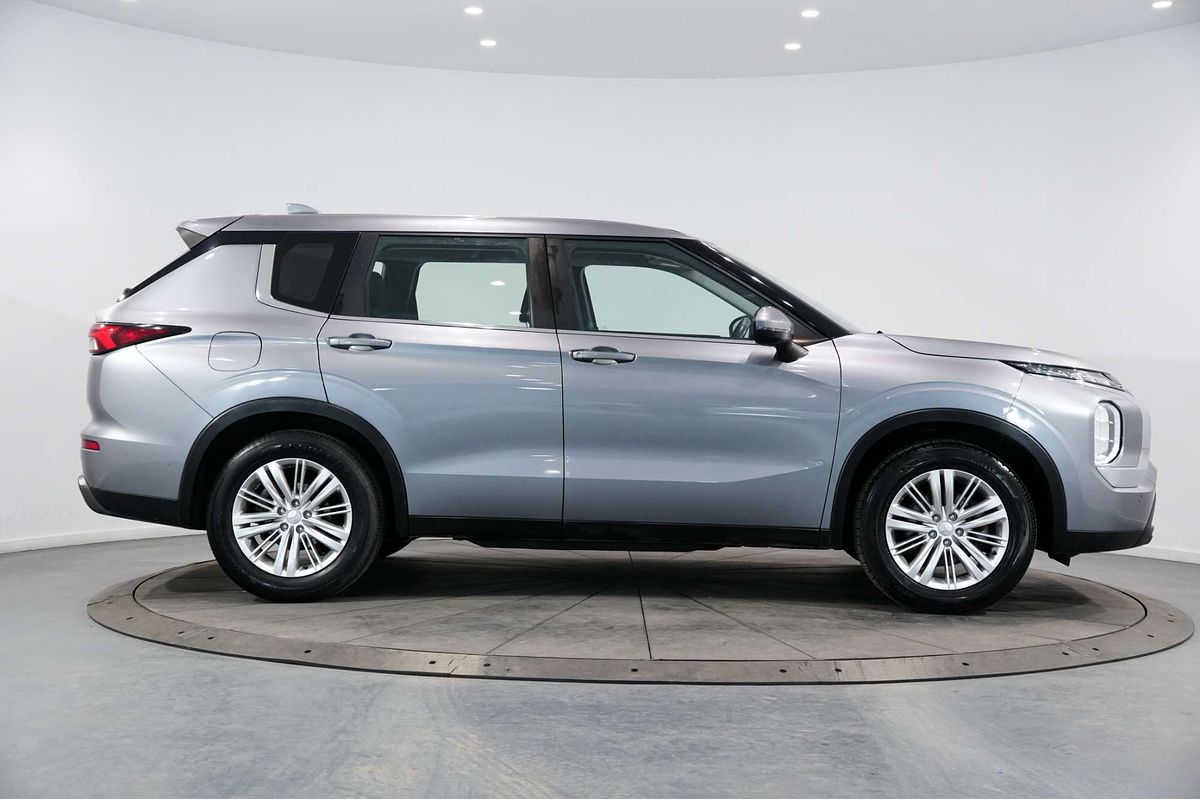 2022 Mitsubishi Outlander ES ZM