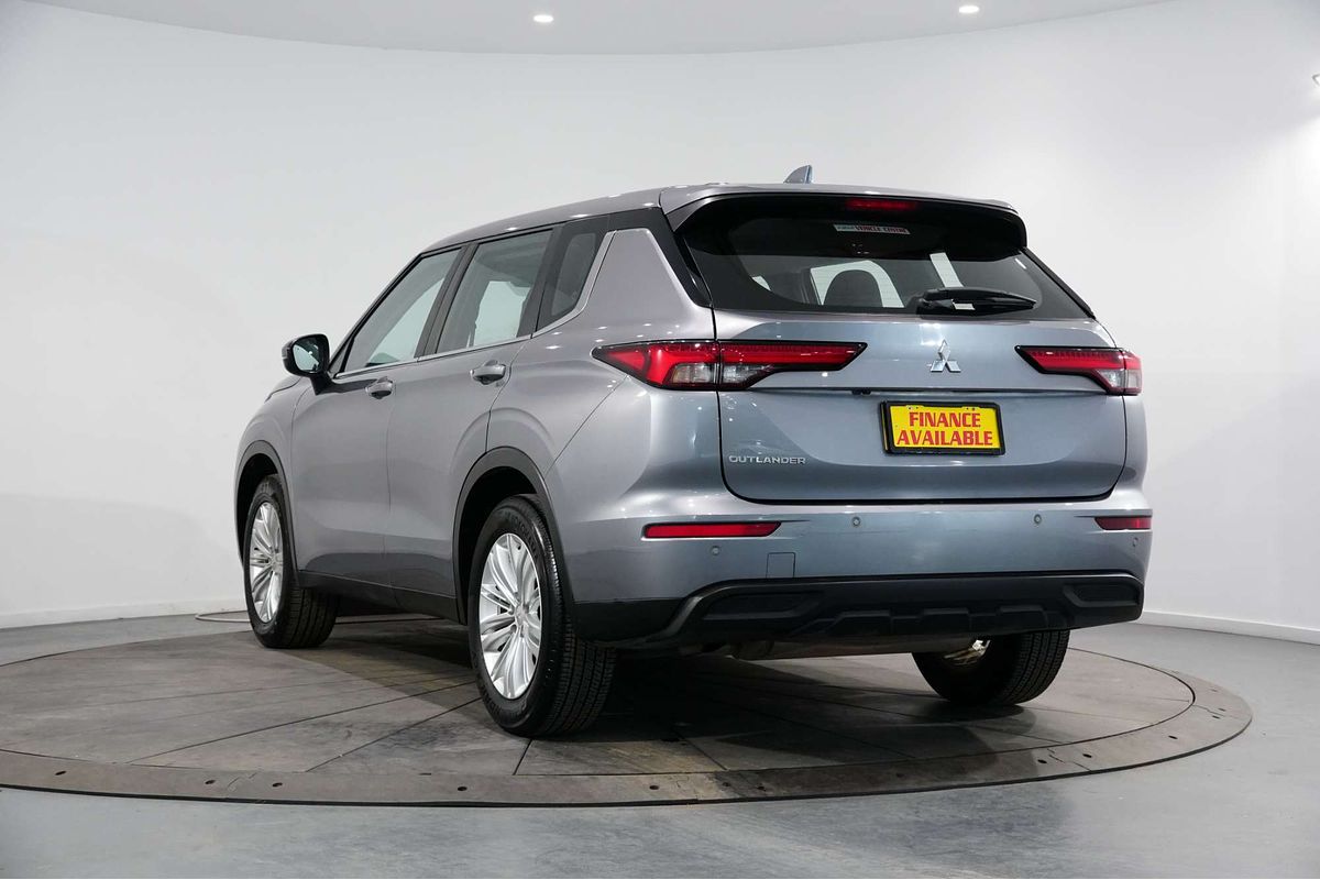 2022 Mitsubishi Outlander ES ZM