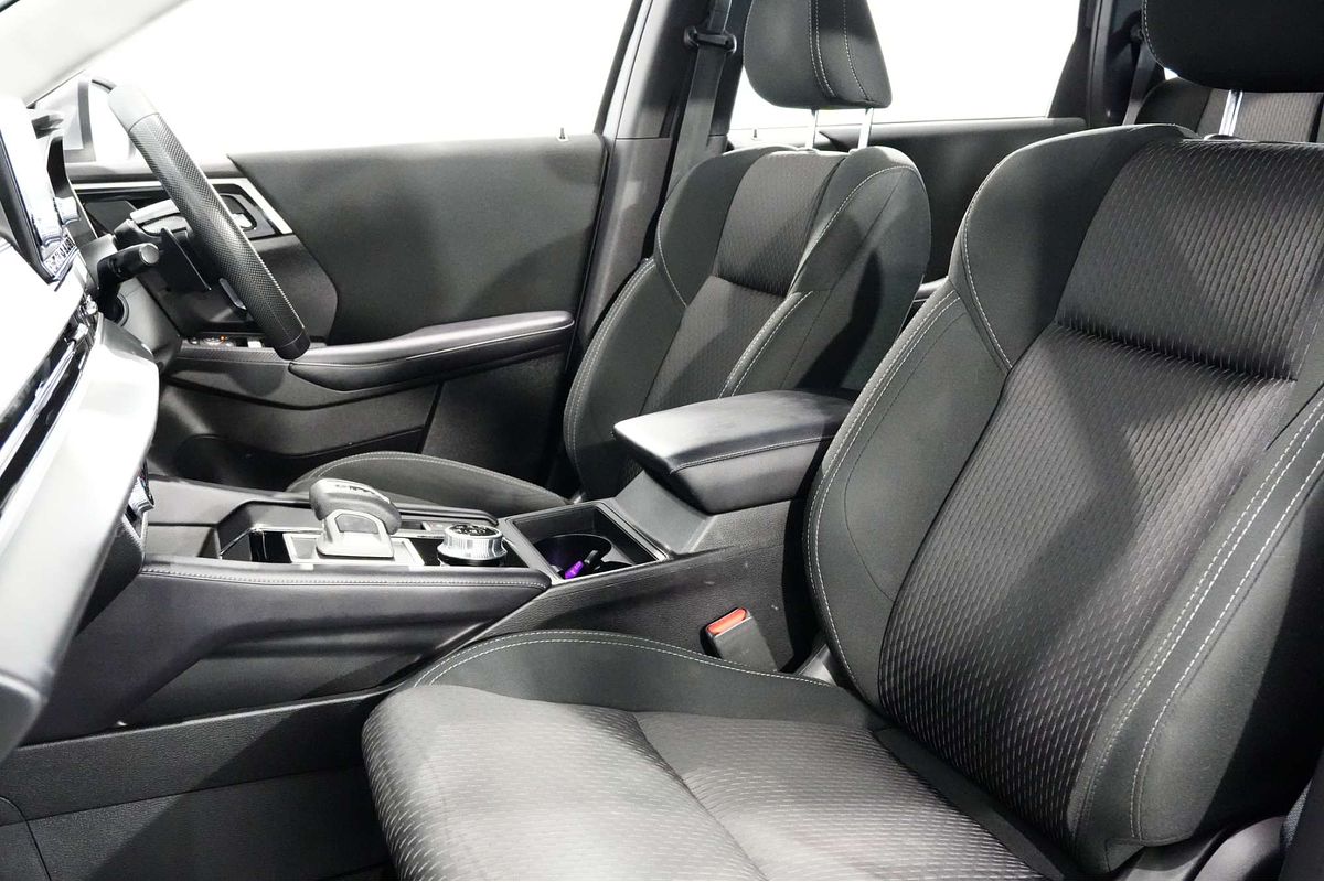2022 Mitsubishi Outlander ES ZM