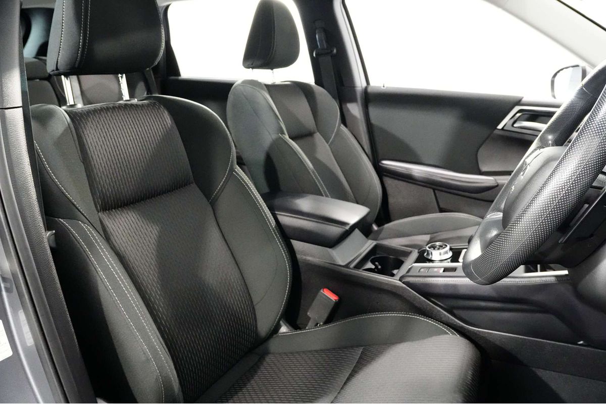2022 Mitsubishi Outlander ES ZM