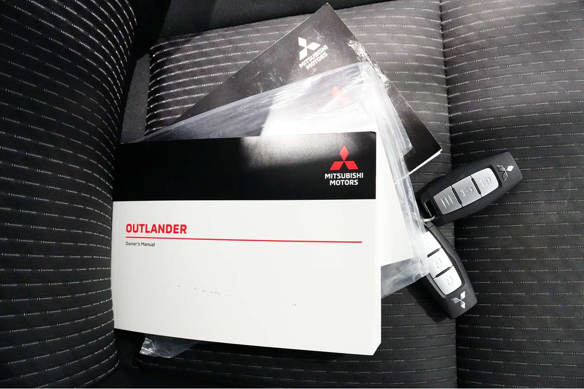 2022 Mitsubishi Outlander ES ZM