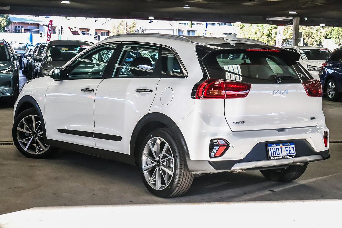2022 Kia Niro Hybrid Sport DE