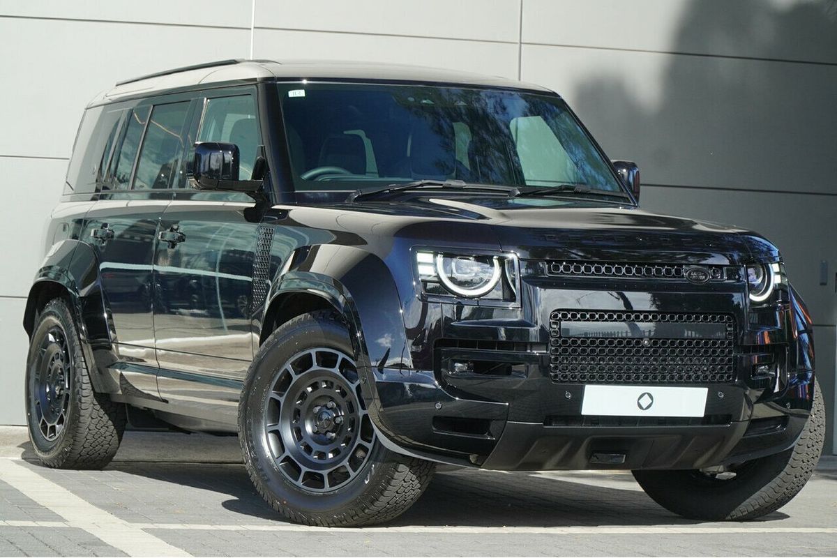 2026 Land Rover Defender 110 P635 OCTA Black L663