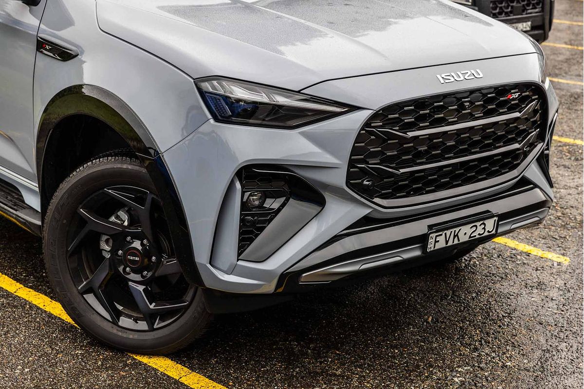 2025 Isuzu MU-X X-TERRAIN