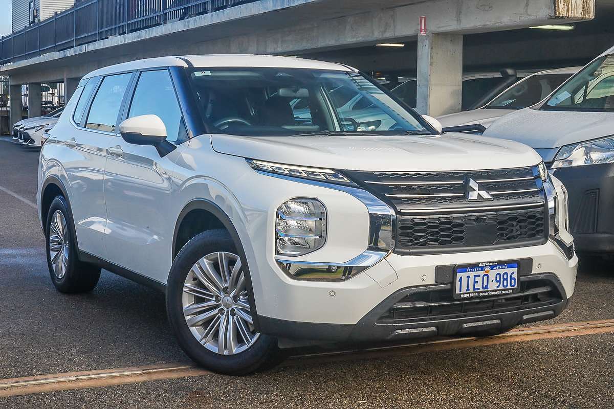 2024 Mitsubishi Outlander ES ZM