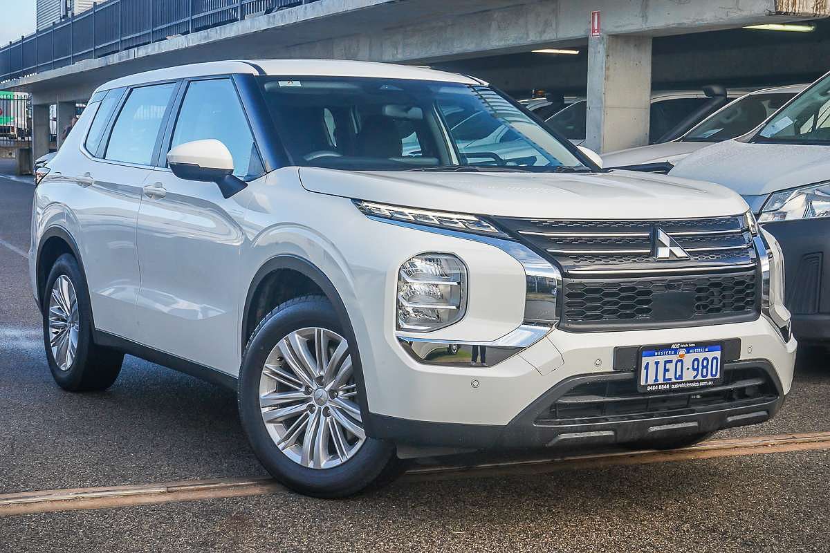 2024 Mitsubishi Outlander ES ZM