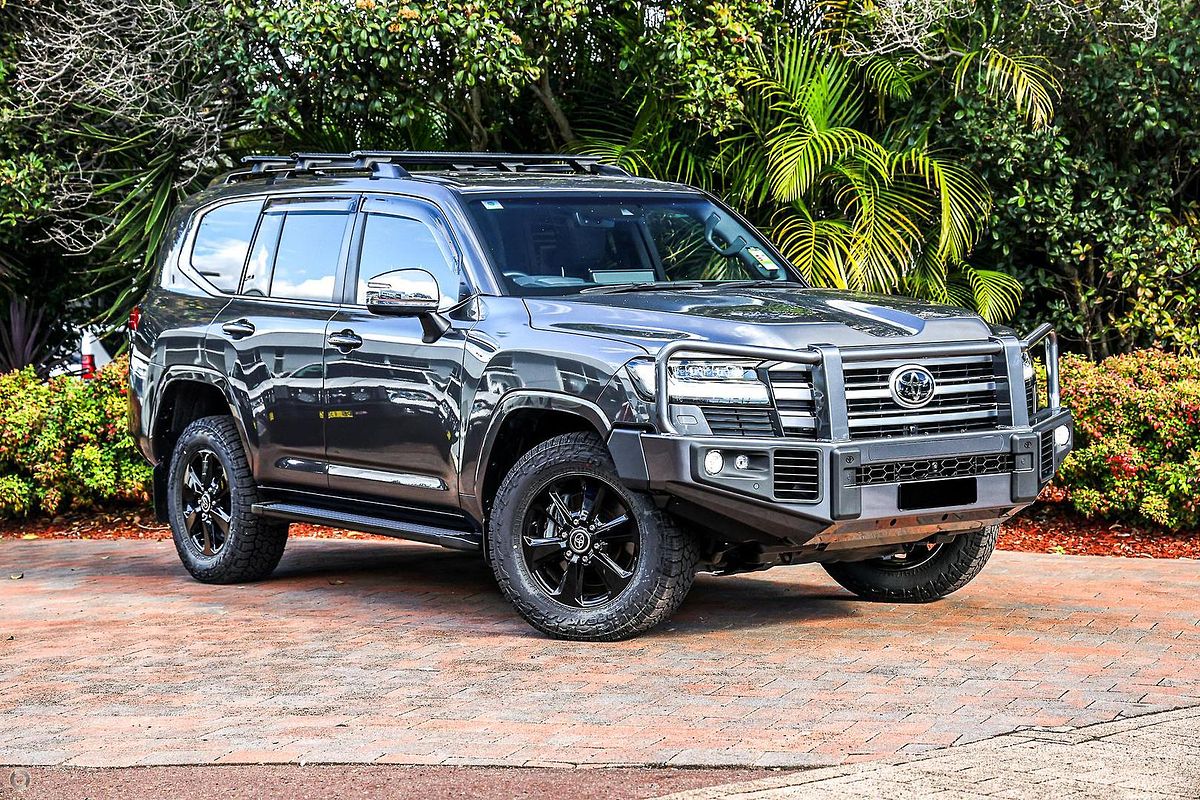 2022 Toyota Landcruiser Sahara FJA300R