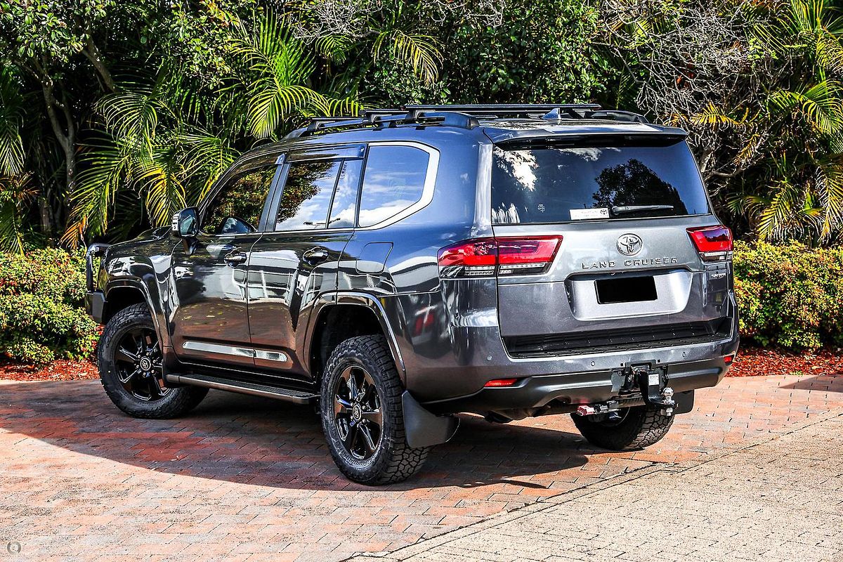 2022 Toyota Landcruiser Sahara FJA300R