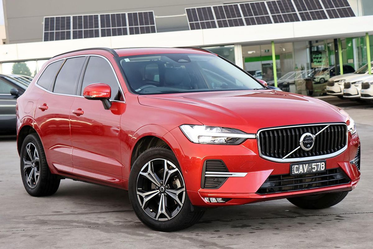 2022 Volvo XC60 B5 Momentum