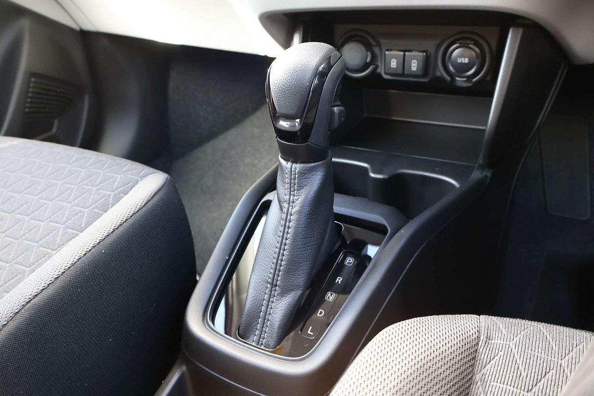 2026 Suzuki Swift Hybrid Plus UZ