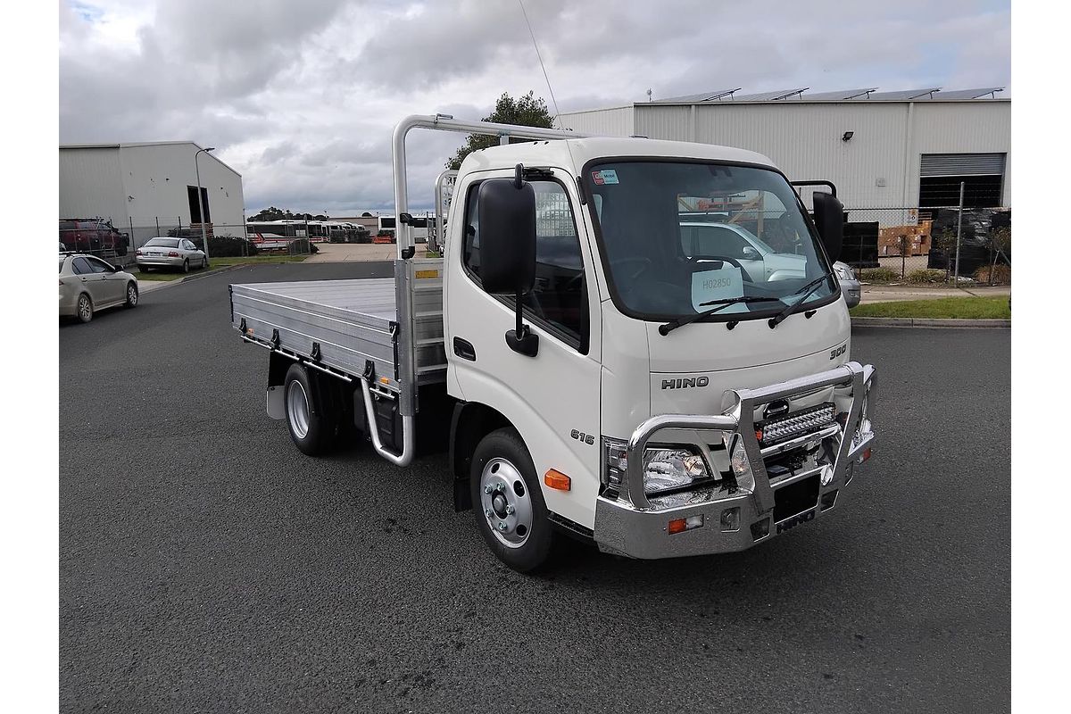 2025 Hino 616 - 300 Series
