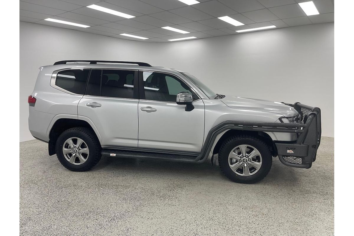 2024 Toyota Landcruiser Sahara FJA300R