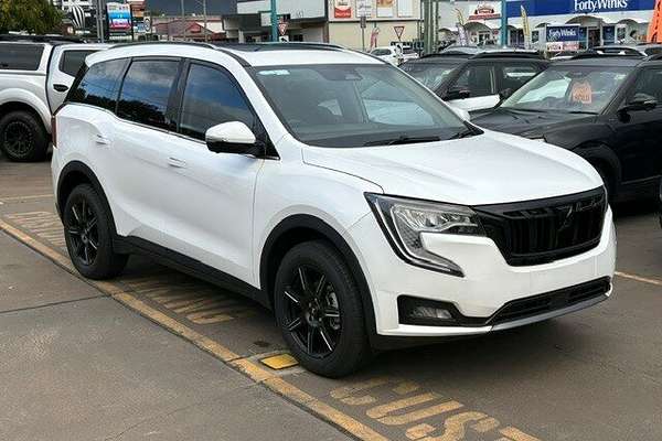 2025 Mahindra XUV700 Black Edition MY25