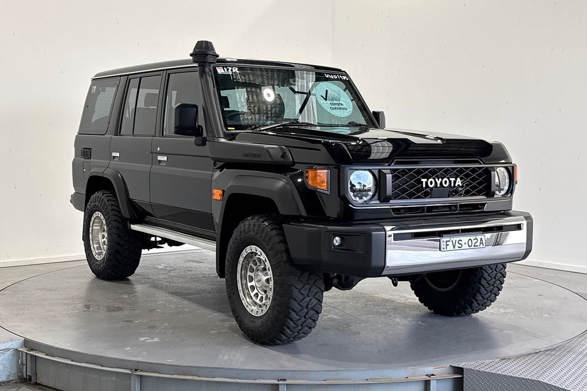 2025 Toyota Landcruiser GXL GDJL76R