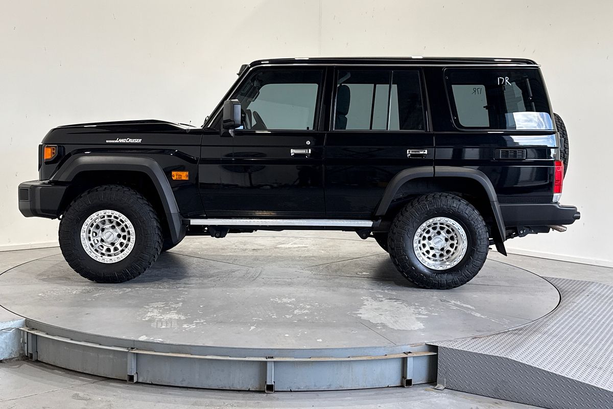 2025 Toyota Landcruiser GXL GDJL76R