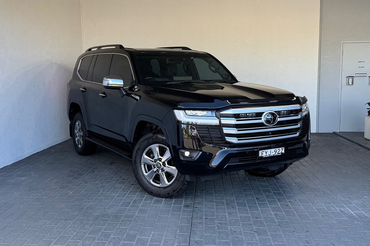 2023 Toyota Landcruiser Sahara FJA300R