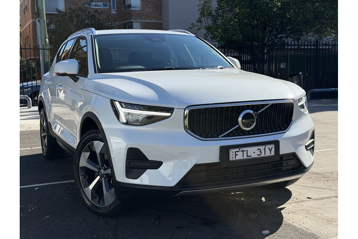 2026 Volvo XC40 Plus B4