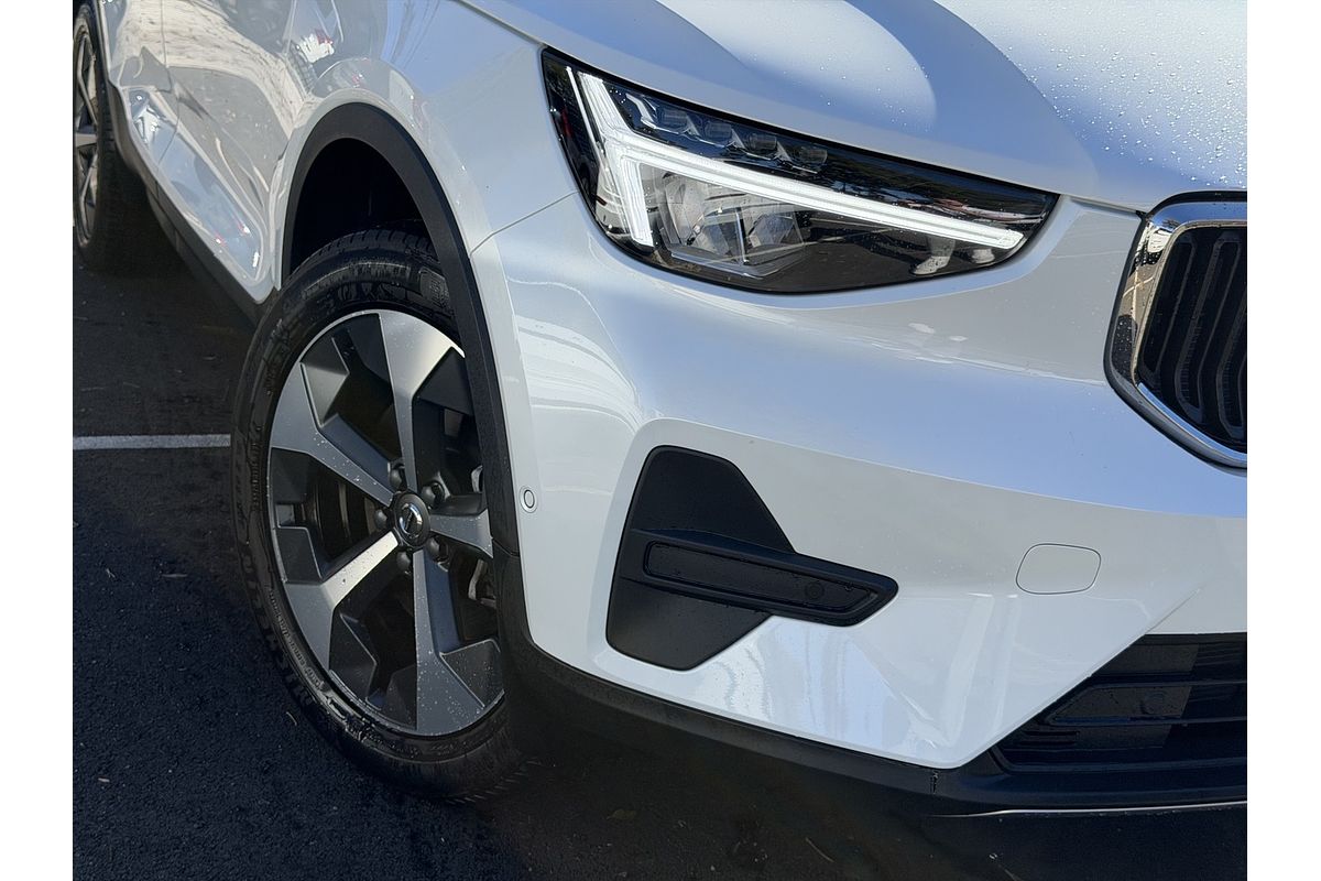 2026 Volvo XC40 Plus B4