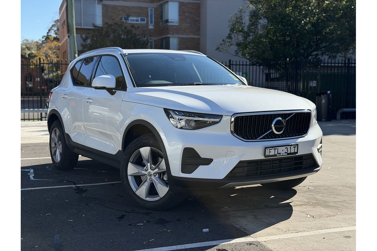 2025 Volvo XC40 Plus B4