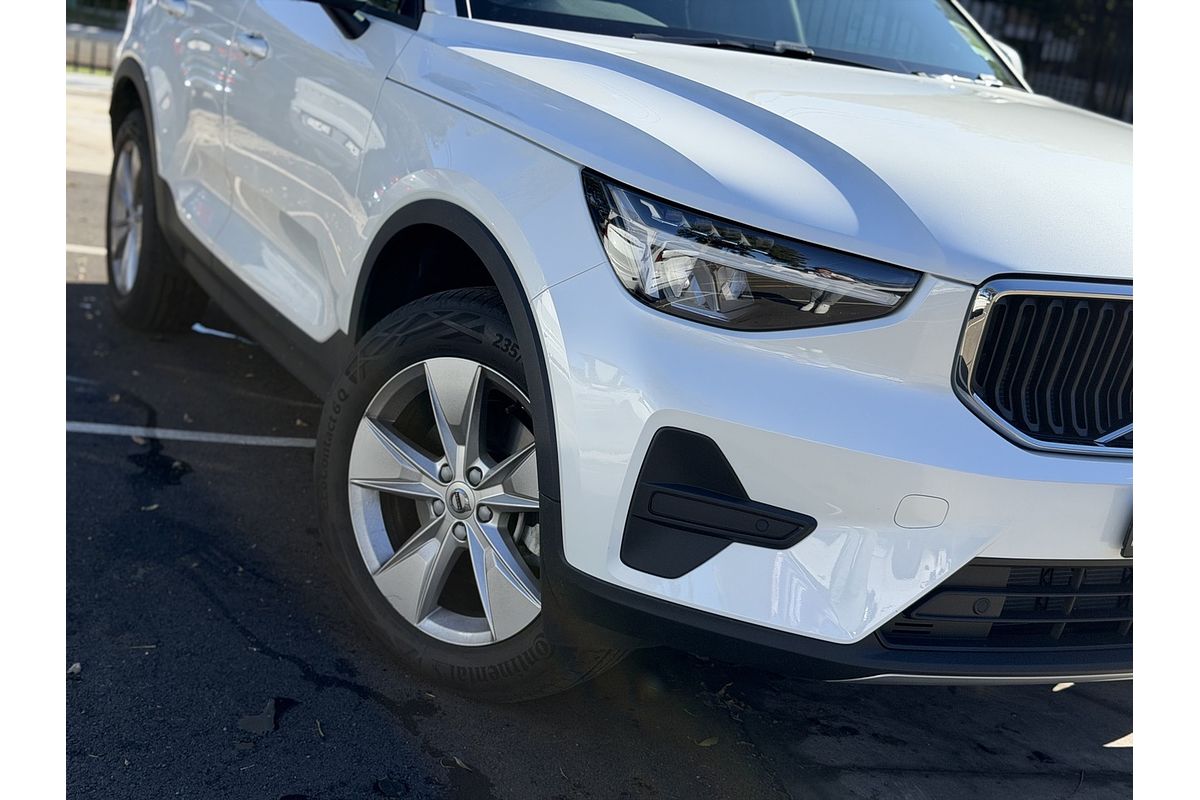 2025 Volvo XC40 Plus B4