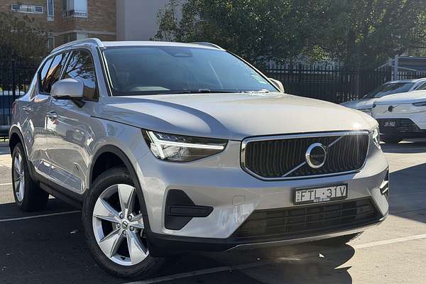 2025 Volvo XC40 Plus B4