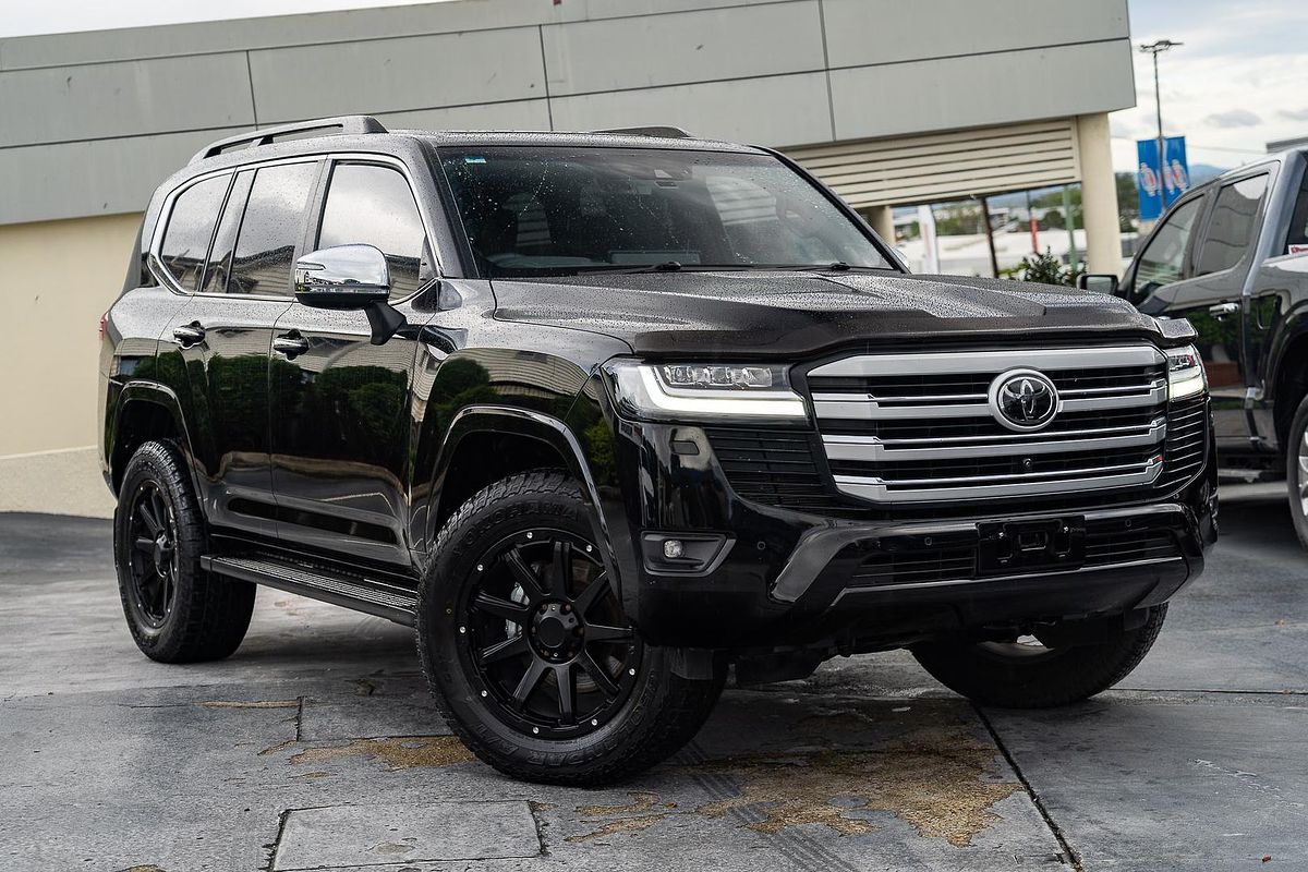 2024 Toyota Landcruiser Sahara FJA300R