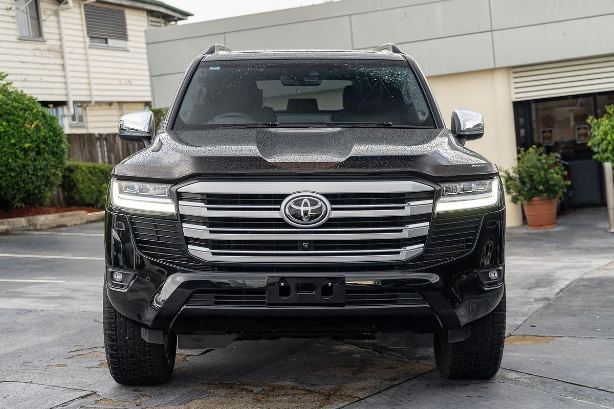 2024 Toyota Landcruiser Sahara FJA300R