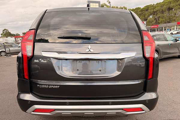 2021 Mitsubishi Pajero Sport GLX QF thumb-3