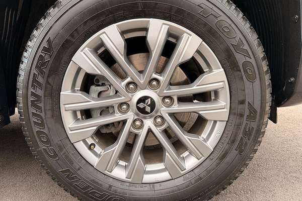 2021 Mitsubishi Pajero Sport GLX QF thumb-8