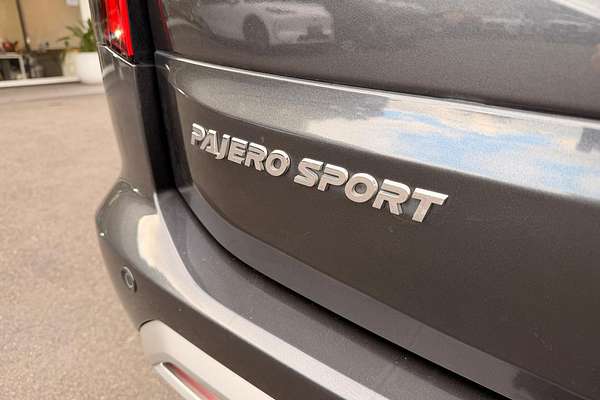 2021 Mitsubishi Pajero Sport GLX QF thumb-12