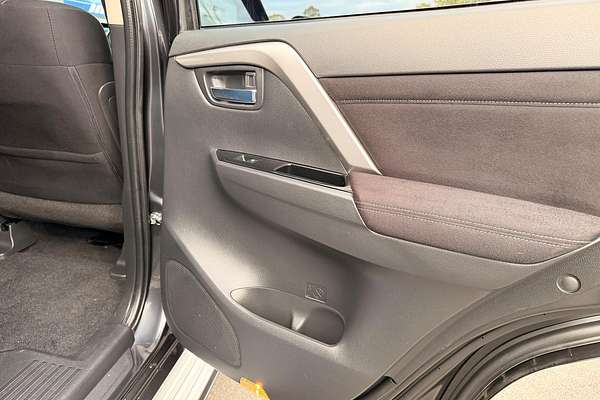2021 Mitsubishi Pajero Sport GLX QF thumb-27