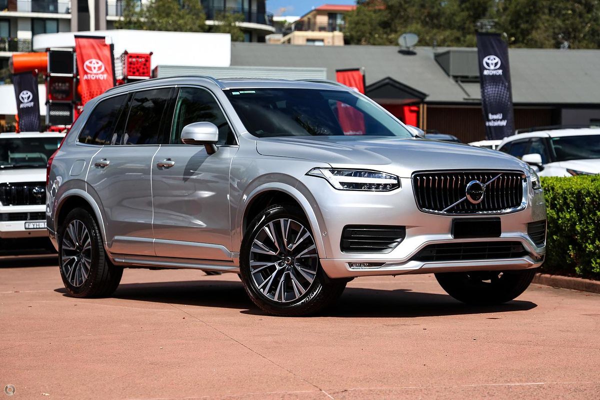 2022 Volvo XC90 B5 Momentum