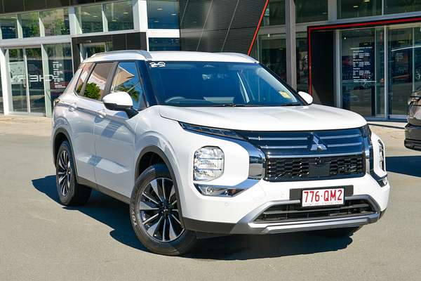 2025 Mitsubishi Outlander LS ZM
