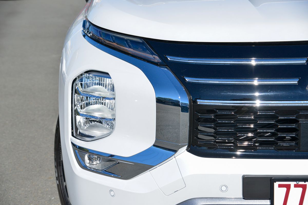 2025 Mitsubishi Outlander LS ZM