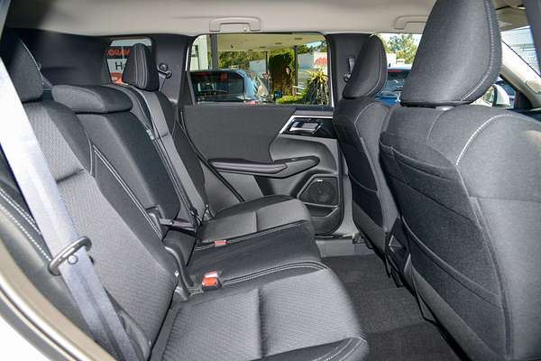2025 Mitsubishi Outlander LS ZM thumb-8