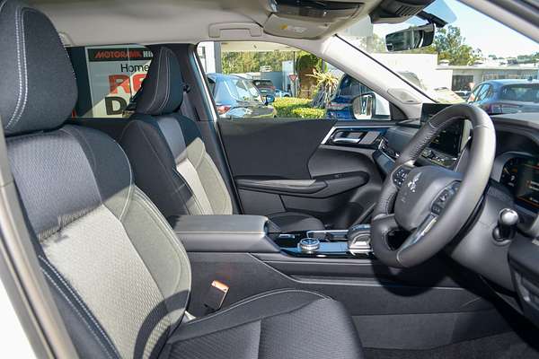 2025 Mitsubishi Outlander LS ZM thumb-9