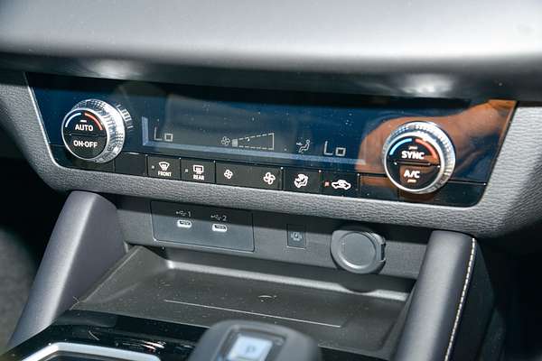 2025 Mitsubishi Outlander LS ZM thumb-13