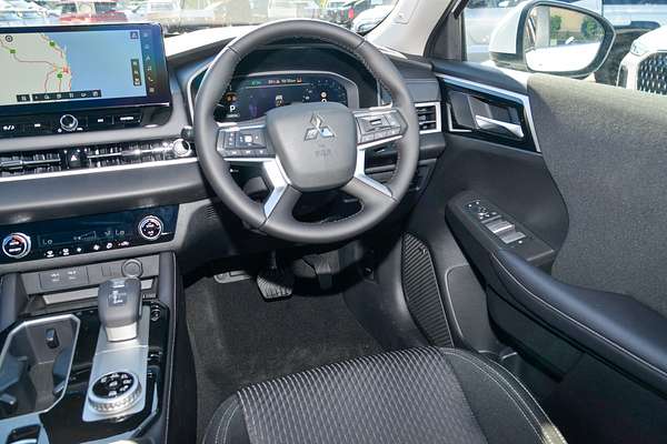 2025 Mitsubishi Outlander LS ZM thumb-18