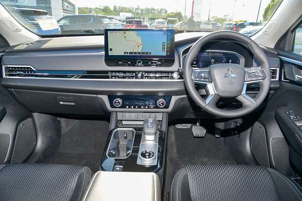 2025 Mitsubishi Outlander LS ZM thumb-17