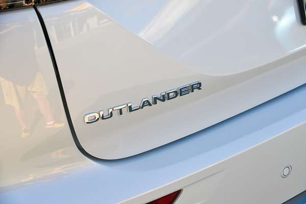 2025 Mitsubishi Outlander LS ZM thumb-20