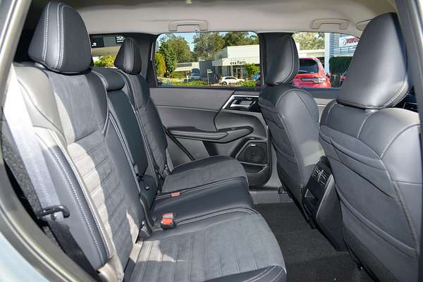 2025 Mitsubishi Outlander LS ZM thumb-8